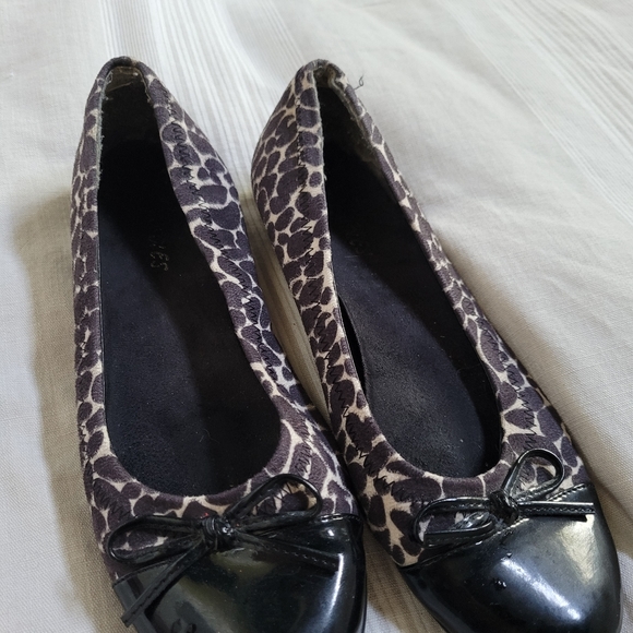 Cute flats - Picture 1 of 3